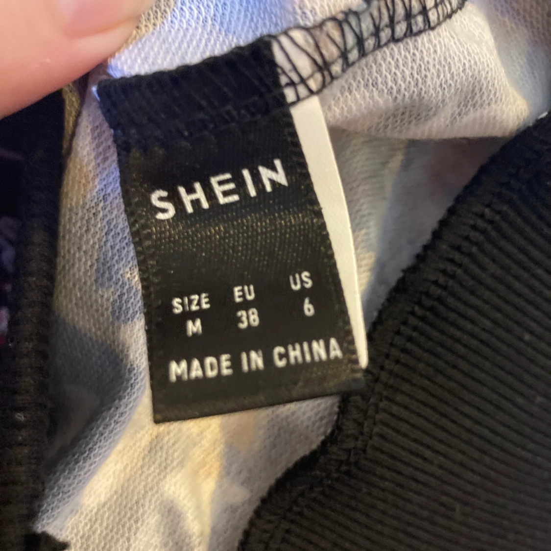 Blommönstrad tunn bomberjacka  - 90