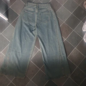 Baggy jeans - Baggy jeans endast testade.Hela och fina storlek medium