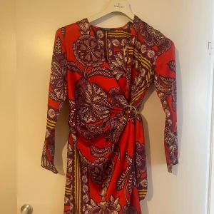 Klänning - Klänning från Mango i storlek M. Använd ett fåtal gånger.