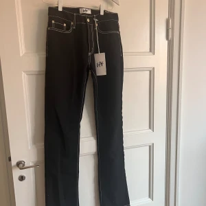 Eytys Jeans - Nya och oanvända Eytys-jeans i storlek 27. Superpopulär modell som inte säljs längre.