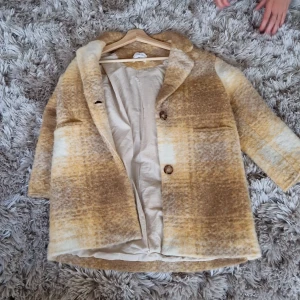 Jacka - Från Zara lång vår jacka. Använt några gånger.