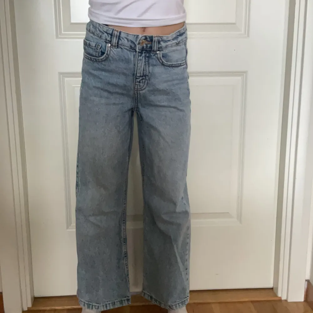 Baggy blåa jeans i bra skick  . Jeans & Byxor.