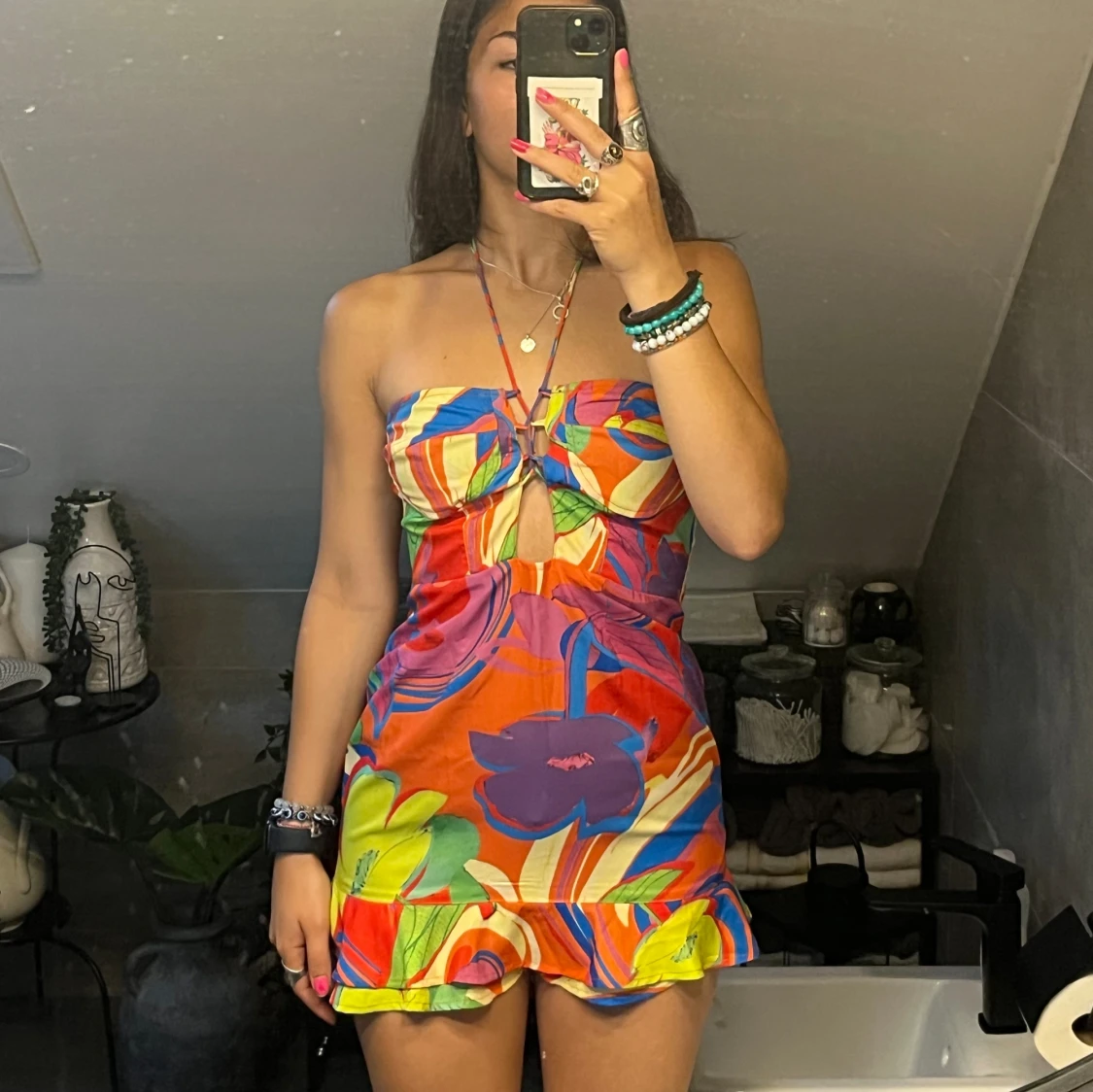 Färgglad mönstrad klänning