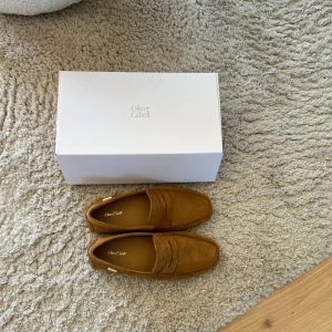 Oliver cabell driver chestnut  - Bruna helt sprillans nya loafers levererades idag från Oliver Cabell, tyvärr felstorlek. 