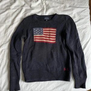 Ralp Lauren tröja  - Säljer min jättefina Ralph Lauren tröja i superbra kvalite då den knappt är använd! Storlek XL 16 år men passar som en XS/S 