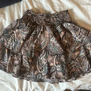 Perfekt kjol till sommaren!❤️ säljer då jag den inte kommit till någon användning tyvärr. Skriv för fler bilder