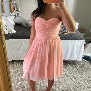 Såå fin rosa klänning!💕💕