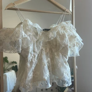 Jättefin off shoulder topp - Strl xs  Högsta bud just nu: 250