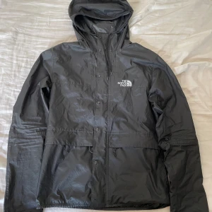 North Face jacka - Northface jacka i perfekt skick inga defekter alls!! Jackan är i storlek S, bara att höra av sig vid frågor osv!