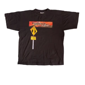 Y2k drainer printed T-shirt - Sjuk print t-shirt köpt vintage i Milano!  Passar L, och i top-skick ‼️ Skicka gärna offers, jag kan gå billigare! Dma för frågor 🤝