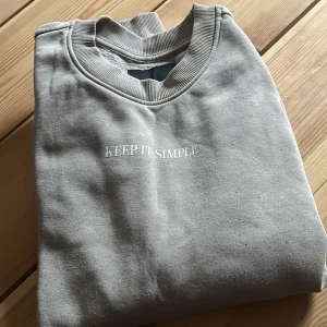 Hoodie  - Från lager157  Fin beige  Använd kanske 3gånger.  Storlek s  70kr