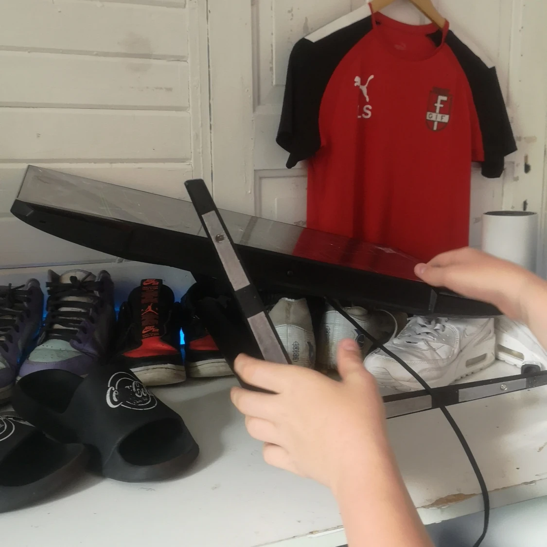 Skärm ramlade i trappan me den  - 90