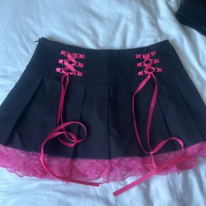 Mini kjol - Storlek medium Köpt på Plick men är för stor