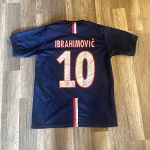 PSG Ibra tee  - PSG typ 2016 kanske Stl XS/S Bra condition 