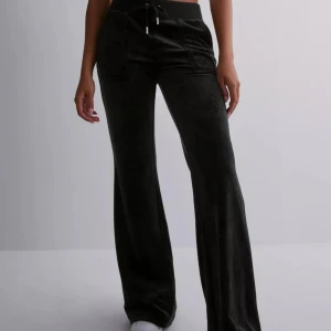  Juicy Couture  - Svarta Juicy byxor storlek XS 