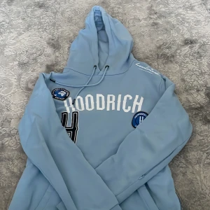 Babyblue Hoodrich. - Säljer denna Hoodrich hoodien, eftersom att den inte kommer till användning längre. Använd några gånger men inte så mycket.