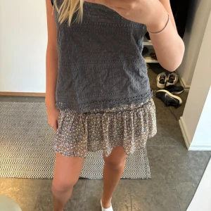 Blommig kjol - Så söt blommig kjol! Knappt använd, nyskick!