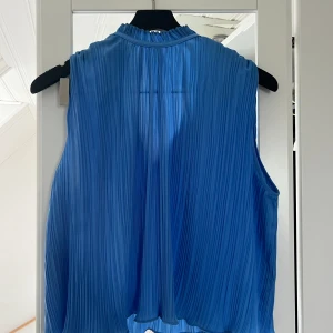 Linné  - Linné från Zara i bra skick. Knyte i ryggen