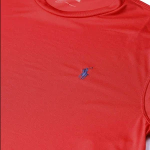 Ralph Lauren Polo - Säljer min Ralph Lauren tröja då den inte används, den är i 10/10 condition. Original priset 1300kr, mitt pris 125kr 