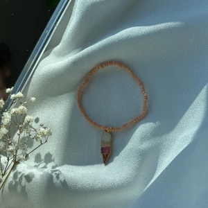 Somrigt armband  - 💛