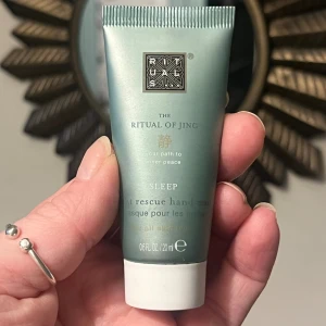 Rituals handbalm jing - Testar en pytte liten klick för att känna doften, men har redan denna i större stl. 20ml i serien Jing från rituals.