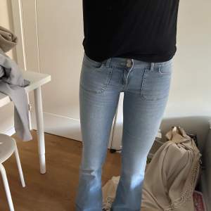 Säljer dessa snygga jeans från Nelly! Använda fåtal gånger! Köpt för 700 säljer för 400