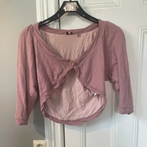 Rosa bolero kofta - Rosa bolero kofta i bra skick💕