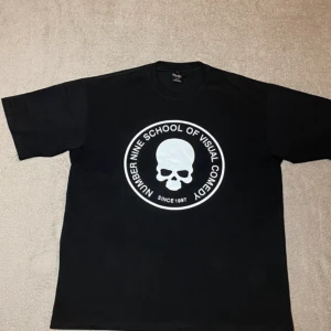 number nine tshirt - Size 3 passar som L  71cm lång inga defekt, förmodligen inte äkta 