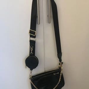 Väska - Säljer väska köpt från New Yorker.