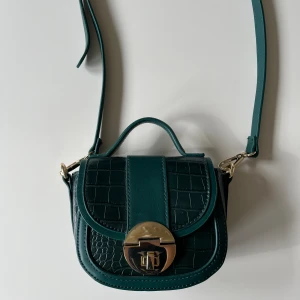 Axelväska - Knappt använd axelväska Inga defekter I nyskick