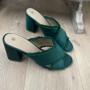 Klackskor - Superfina klackskor från Ginatricot, köpta för 5 år sedan men aldrig använda. Liten storlek så passar även 38!💗💗💗