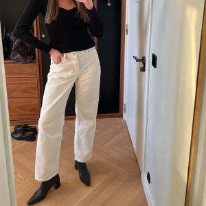 Vita jeans Otherstories - Storlek 27/30. Nypris 990