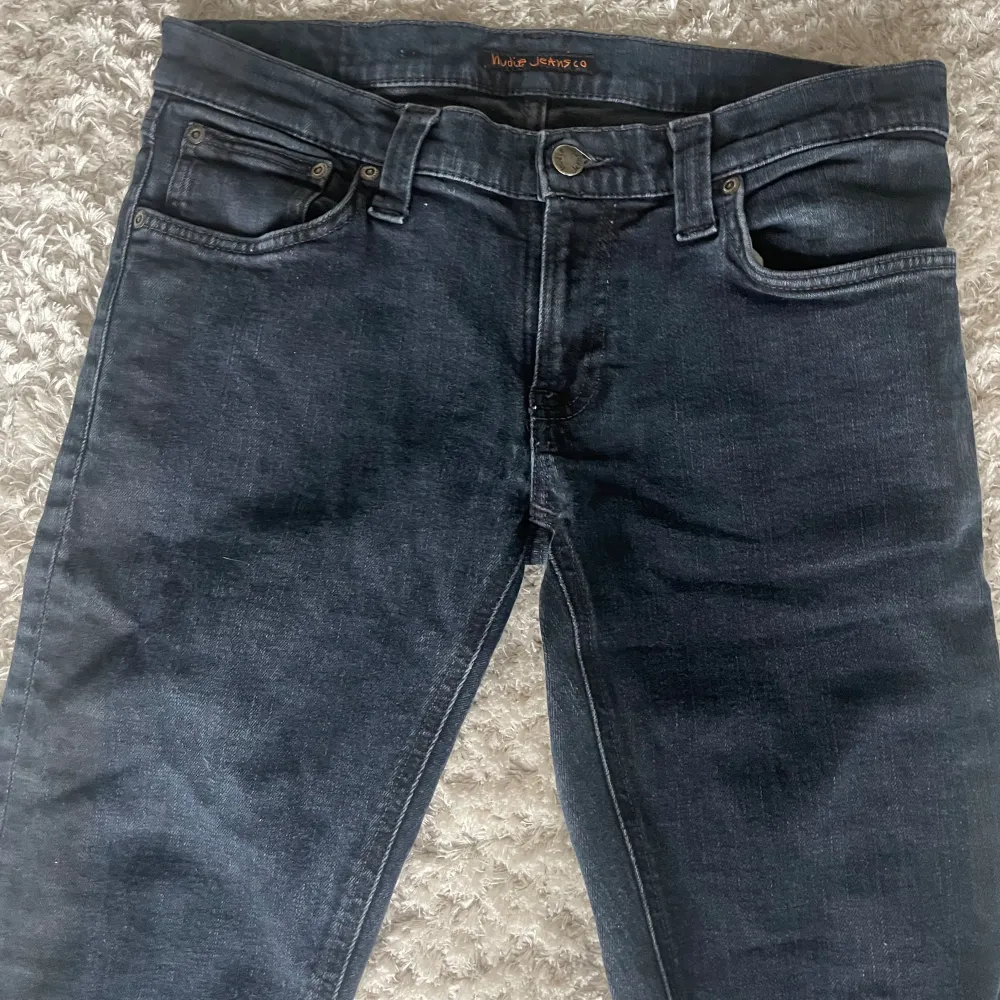 Extremt snygga nudie jeans. Skick 10/10 nästan aldrig använda. Storlek W32 L30 slim fit. Pris kan diskuteras!!. Jeans & Byxor.