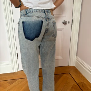 Baggy jeans - Från zara, storlek 38, slitna längst ner