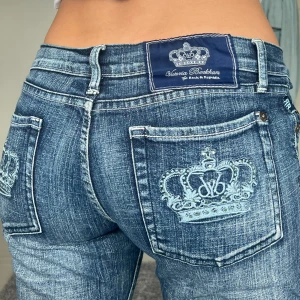 Victoria beckham jeans - midjemått: 37cm rakt över, innerbenslängd: 80cm 💗 