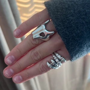 Bravery ring från Maria Nilsdotter  - Säljer denna fina ring från Maria Nilsdotter. Använd men i fint skick 👍🏻 nypris 2995 