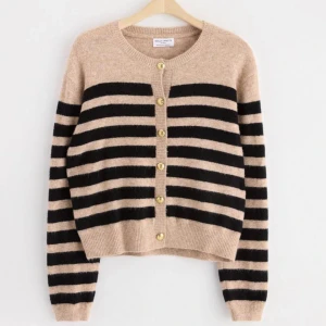Stickad cardigan/kofta - Superfin stickad randig cardigan från Lindex, med guldknappar. Oanvänd, i nyskick. 
