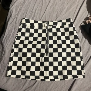 Kjol - Rutig kjol från shein, aldrig använd