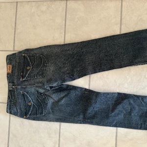 Lee jeans  - Hjälper min vän att sälja byxorna! Pris kan diskuteras  