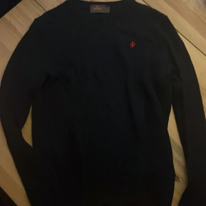 Kabelstickad Morris tröja - Tröja ifrån Morris, storlek M men fungerar även om du har S, inte använd ofta, 9/10 skick, nypris 1700kr