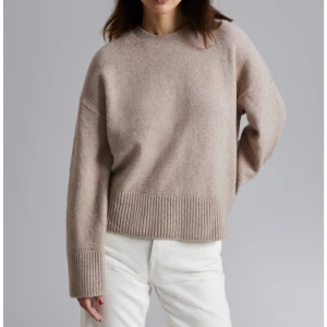 Stickad tröja - En stickad tröja från & Other Stories i storlek S. Nypris är 490kr.