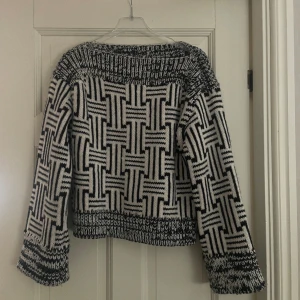 Lindex stickad tröja  - Använt fåtal gånger, så gott som ny! 