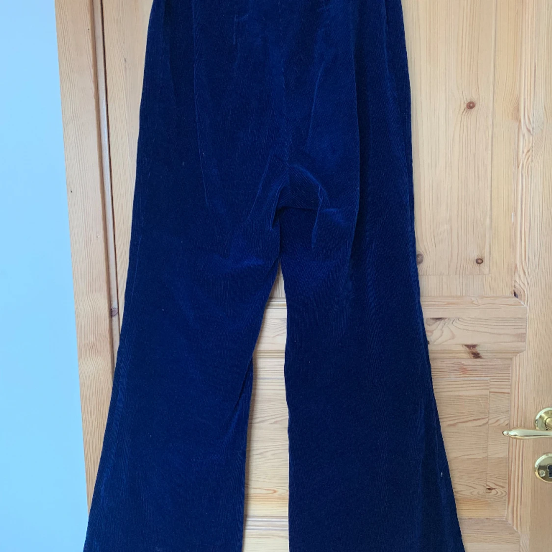 Blå utsvängda manchesterbyxor  - 91