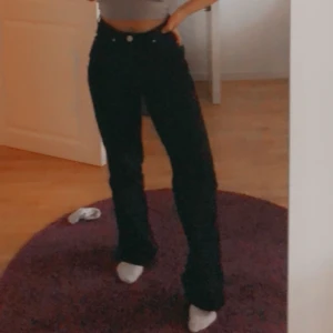 Jeans  - Säljer dessa raka jeans från Madlady i stolek W36 L30🥰