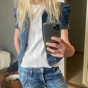 Jeans topp  - Ascool. Brukar ha den med tshirt under eller som festtopp