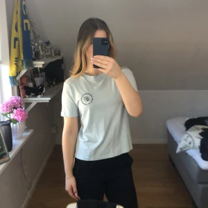 T-shirt  - T-shirt från hm, helt ny, aldrig använd endast testad