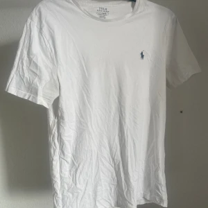 Polo Ralph Lauren T-shirt - Fet Tisha, bra knappt använt skick. Storlek L