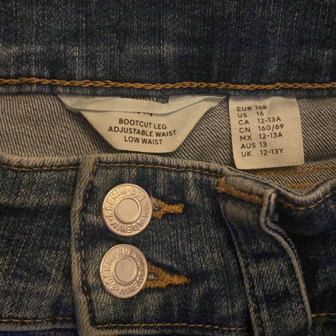 Lågmidjade bootcut jeans. - 91