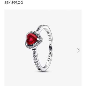 Jag säljer en Pandora ring som orginellt kostar runt 1000kr, den är nästan helt oanvänd. Pris kan diskuteras 