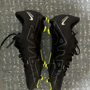 Fotbollsskor  - Nyskick använde få gånger  